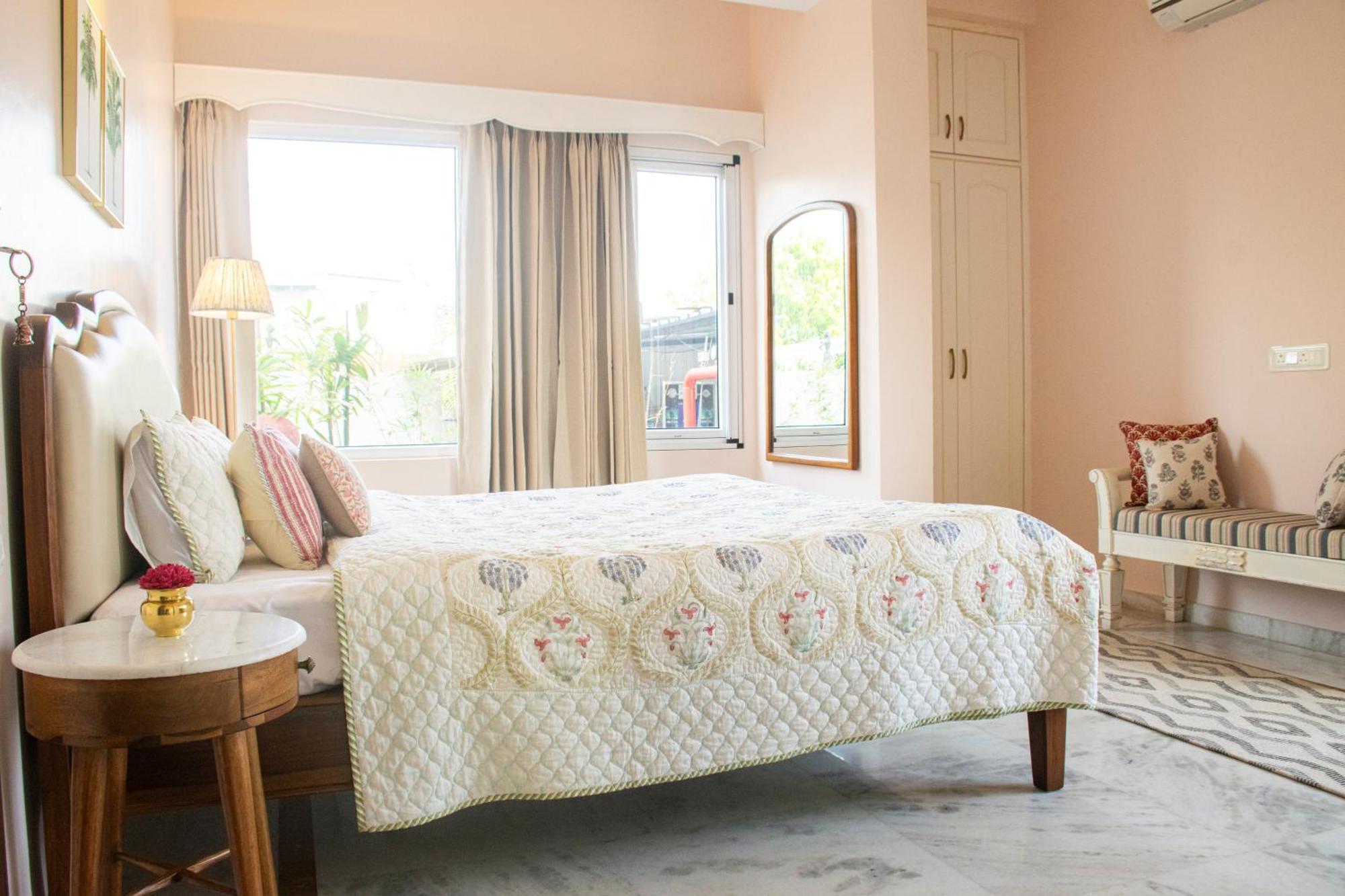 Pushpak Boutique Homestay อุเดเปอร์ ภายนอก รูปภาพ